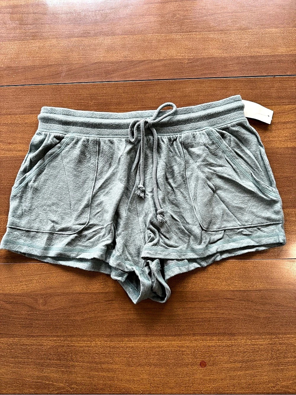 Aeropostale Casual Mid-Rise Shorts Green Medium
